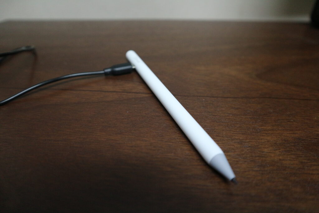 Apple Pencil 2ならではのタッチボタンや接続充電はない
