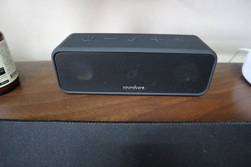 スピーカー:Anker Soundcore3