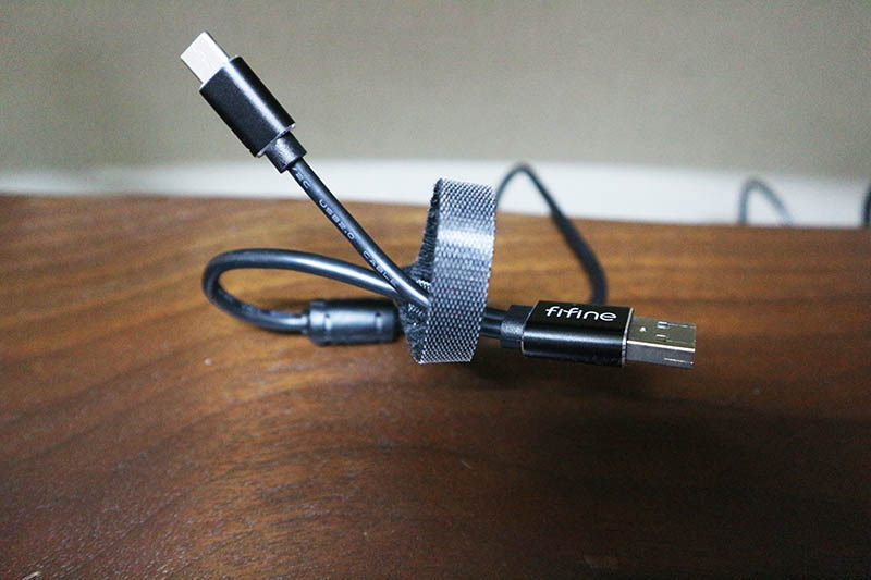 USBでパソコンと簡単に接続可能